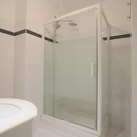 Chic Two Bedroom Steps From Champs Elysees Appartamento Parigi