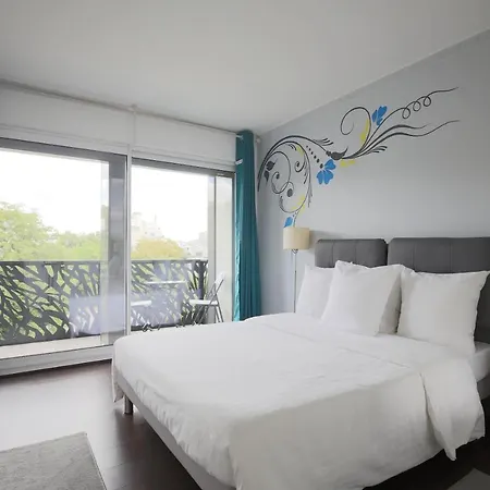 Appartamento Chic Two Bedroom Steps From Champs Elysees Parigi