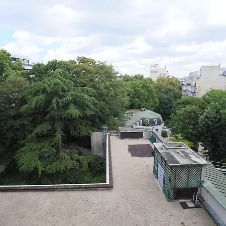 Chic Two Bedroom Steps From Champs Elysees * Parigi