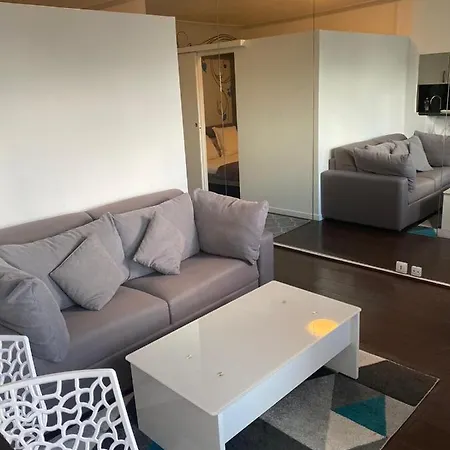 Chic Two Bedroom Steps From Champs Elysees * Parigi