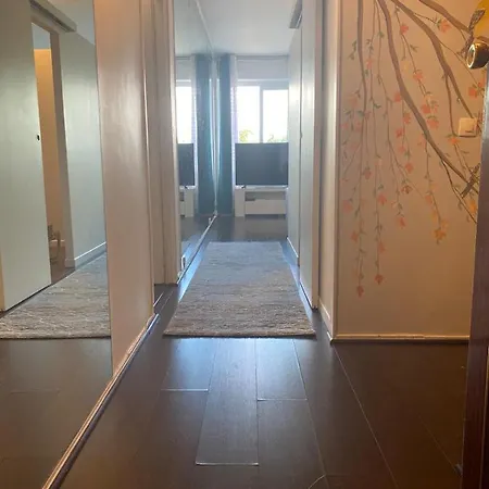 Appartamento Chic Two Bedroom Steps From Champs Elysees Parigi