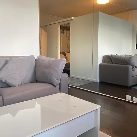 Chic Two Bedroom Steps From Champs Elysees Appartamento