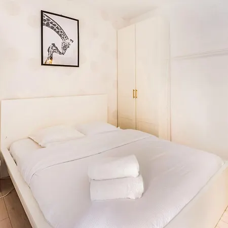 Appartamento Chic Two Bedroom Steps From Champs Elysees