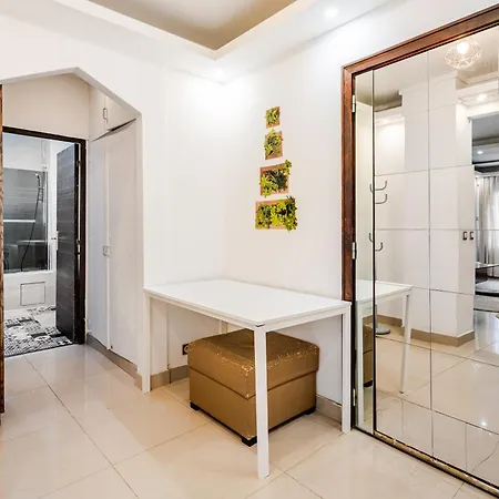 Chic Two Bedroom Steps From Champs Elysees * Parigi