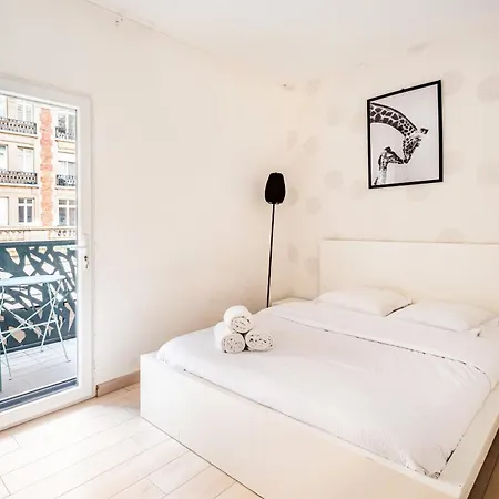 Chic Two Bedroom Steps From Champs Elysees Appartamento *