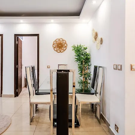 Appartamento Chic Two Bedroom Steps From Champs Elysees Parigi