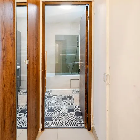 Chic Two Bedroom Steps From Champs Elysees * Parigi