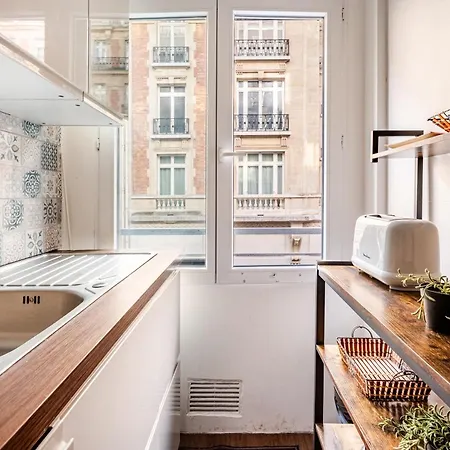 Appartamento Chic Two Bedroom Steps From Champs Elysees *