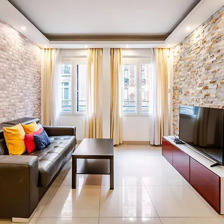 Chic Two Bedroom Steps From Champs Elysees Appartamento