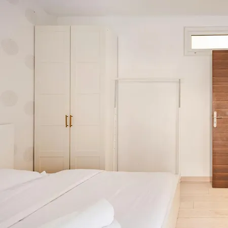 Chic Two Bedroom Steps From Champs Elysees Appartamento