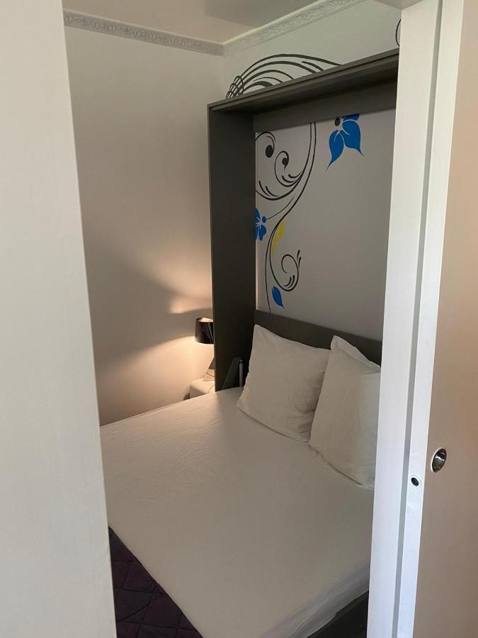 Apartment Chic Two Bedroom Steps From Champs Elysees Paris