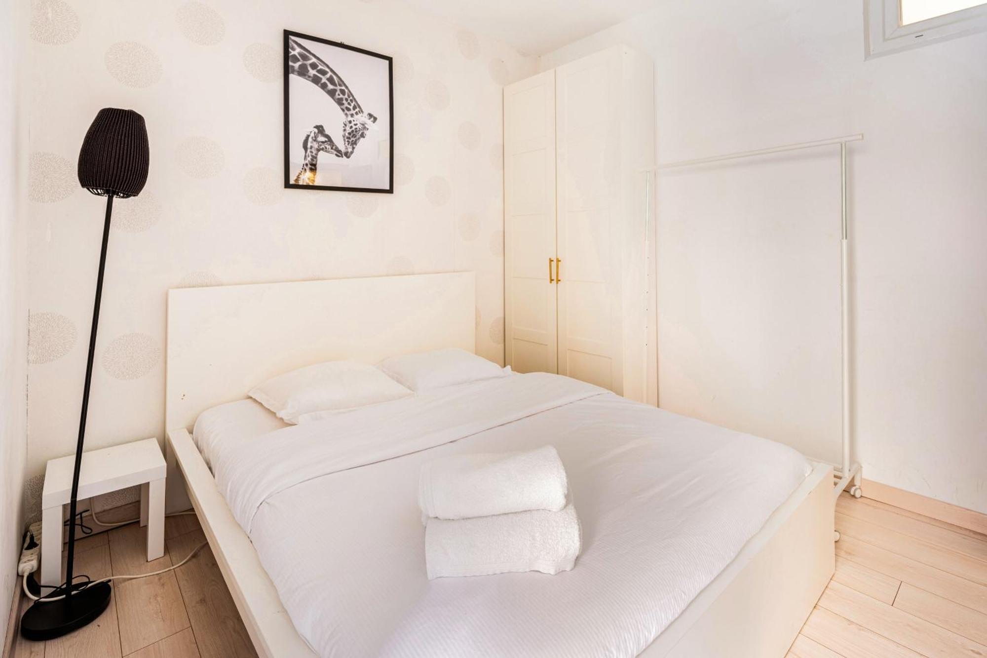 Apartment Chic Two Bedroom Steps From Champs Elysees