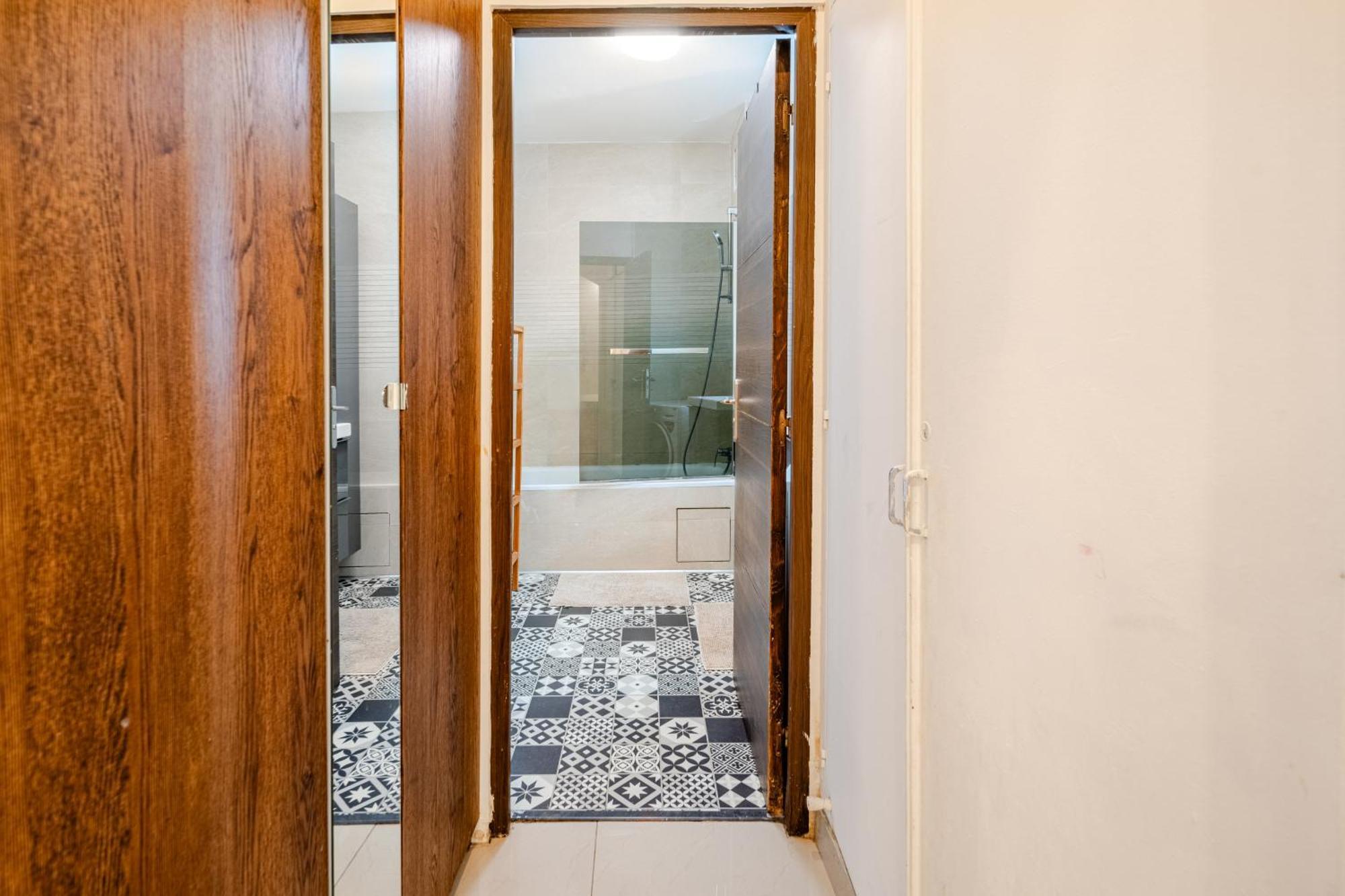 Chic Two Bedroom Steps From Champs Elysees * Parigi