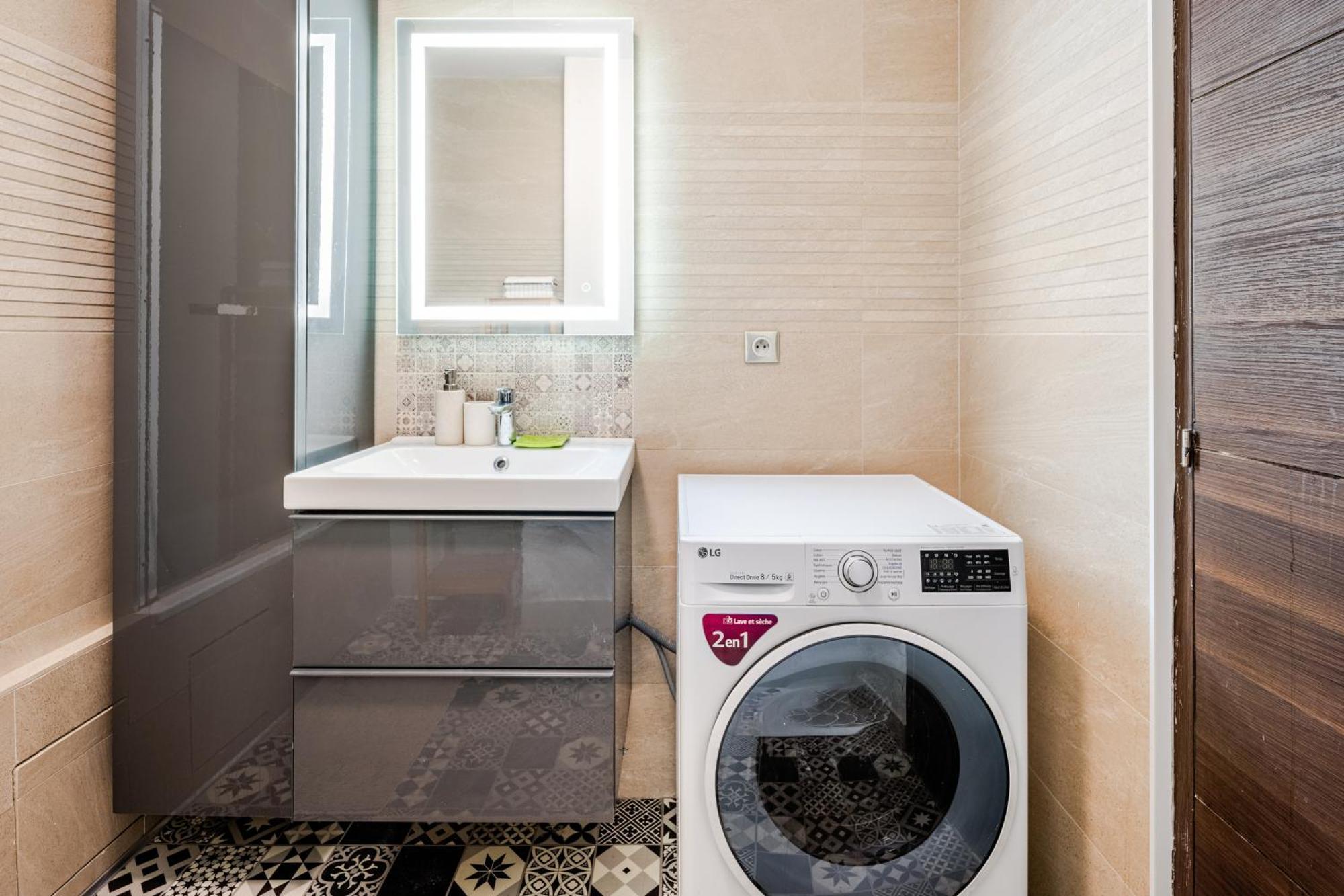 Appartamento Chic Two Bedroom Steps From Champs Elysees Parigi
